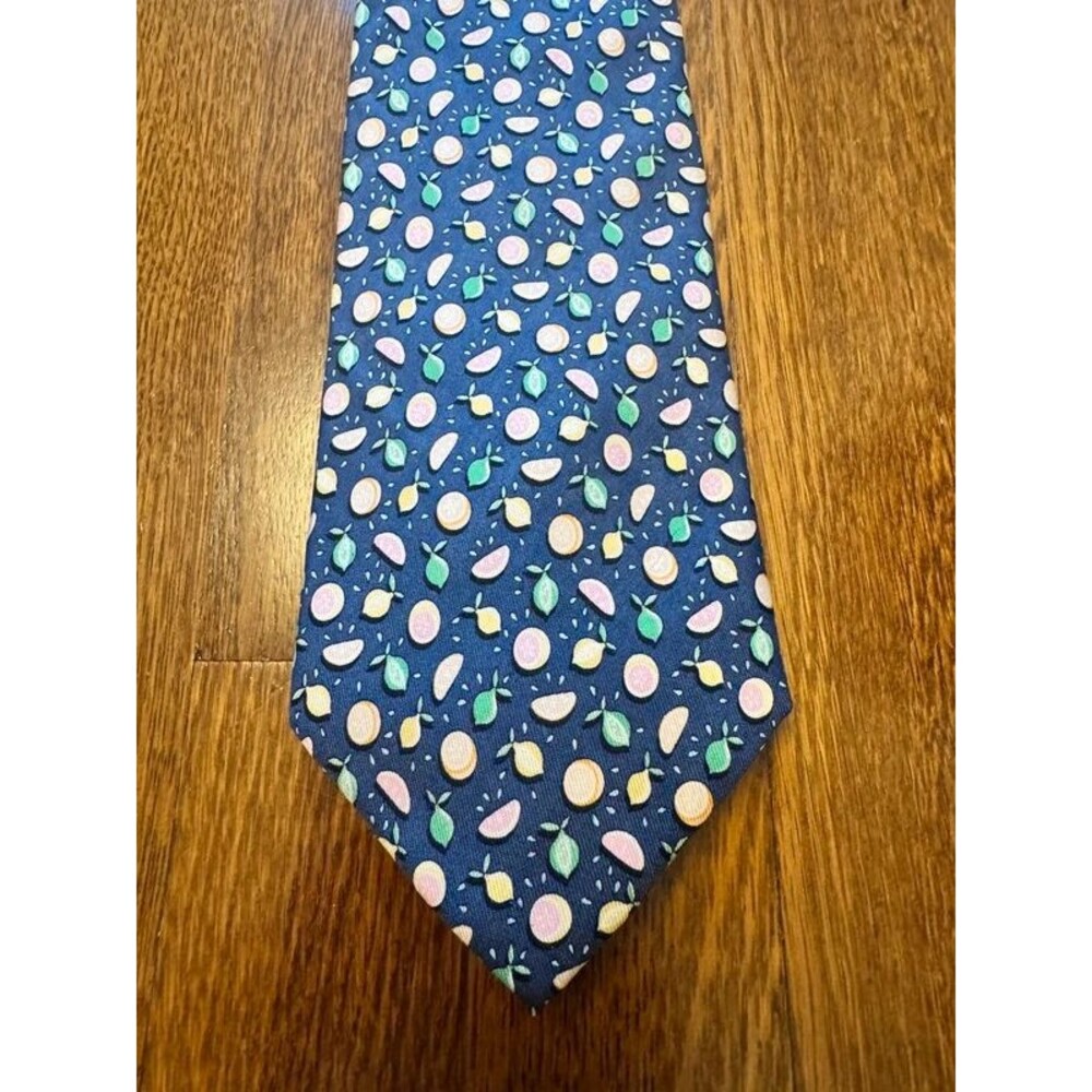 Vineyard Vines Silk Tie Mens Navy Blue Citrus Lemon Lime Grapefruit Novelty NWOT